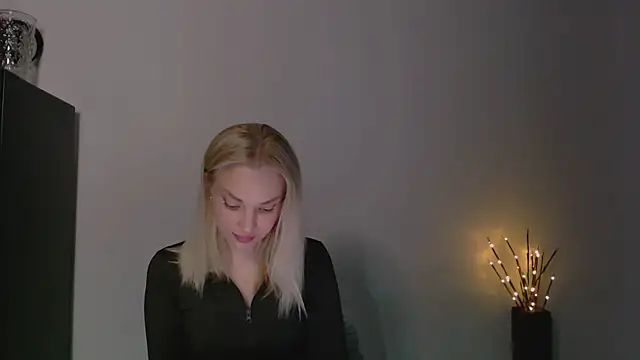 Snapshot of Lia_noo_regrets chatting on 05-15-26, 05:00 Lia noo regrets online show from 05-15-26, 05:00