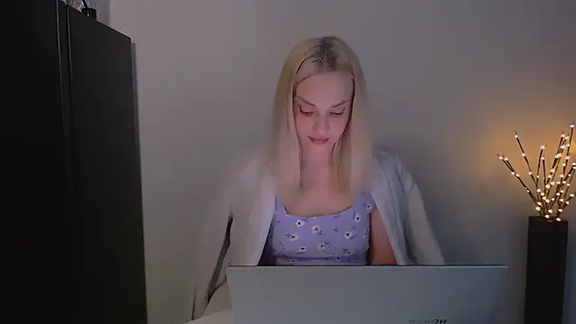 Snapshot of Lia_noo_regrets chatting on 05-08-26, 05:06 Lia noo regrets online show from 05-08-26, 05:06