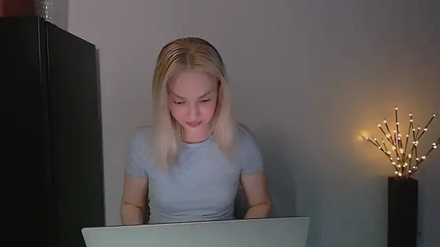 Snapshot of Lia_noo_regrets chatting on 05-12-26, 05:19 Lia noo regrets online show from 05-12-26, 05:19