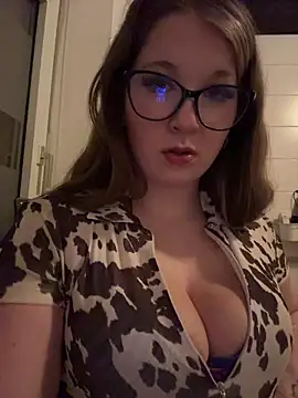 SweetTeenGirl online show from 11-12-25, 03:05