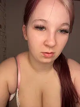 SweetTeenGirl online show from 04-13-26, 05:50