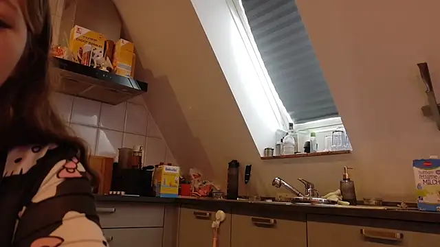 Snapshot of SweetTeenGirl chatting on 10-16-25, 09:39 SweetTeenGirl online show from 10-16-25, 09:39