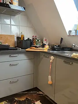 Snapshot of SweetTeenGirl chatting on 09-29-25, 10:22 SweetTeenGirl online show from 09-29-25, 10:22