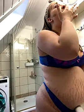 Snapshot of SweetTeenGirl chatting on 10-25-25, 02:07 SweetTeenGirl online show from 10-25-25, 02:07