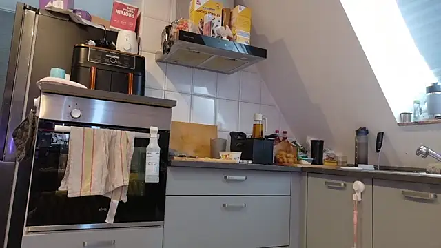 Snapshot of SweetTeenGirl chatting on 10-10-25, 10:16 SweetTeenGirl online show from 10-10-25, 10:16