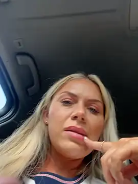 Snapshot of goddessbarbiexo chatting on 06-18-26, 07:40 goddessbarbiexo online show from 06-18-26, 07:40
