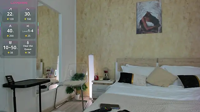 ParissHiltonX online show from 11-04-25, 04:49