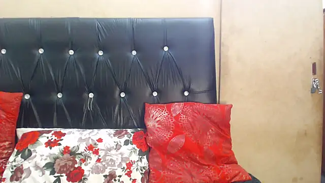 Snapshot of GoldSnowXxX chatting on 09-21-25, 12:10 GoldSnowXxX online show from 09-21-25, 12:10