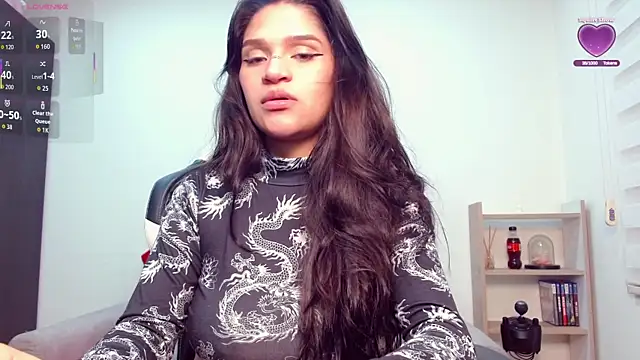 Snapshot of Roxxi_2110 chatting on 10-04-25, 02:13 Roxxi 2110 online show from 10-04-25, 02:13