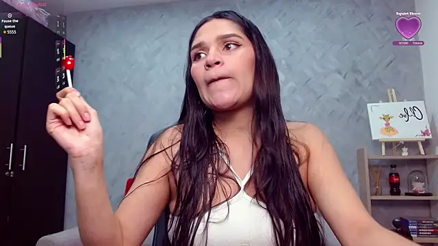 Snapshot of Roxxi_2110 chatting on 10-05-25, 02:02 Roxxi 2110 online show from 10-05-25, 02:02