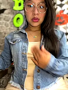 Liulee2 online show from 10-19-25, 04:32
