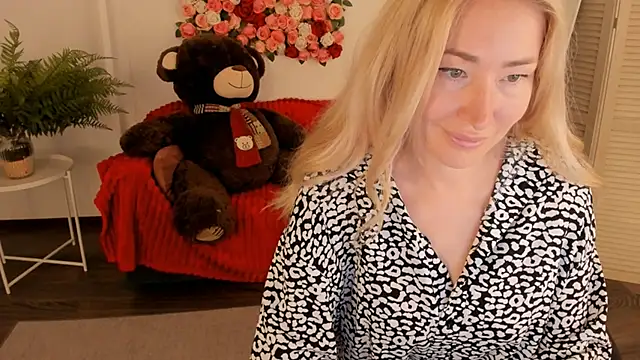 Snapshot of AstraMonroe chatting on 05-24-26, 10:26 AstraMonroe online show from 05-24-26, 10:26