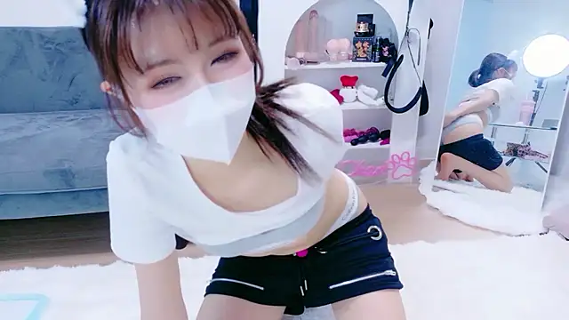 Snapshot of -Nyanko-chan- chatting on 06-02-26, 11:21 -Nyanko-chan- online show from 06-02-26, 11:21