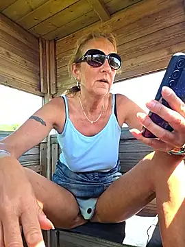 Snapshot of HotWifeLyn68 chatting on 05-26-26, 10:24 HotWifeLyn68 online show from 05-26-26, 10:24