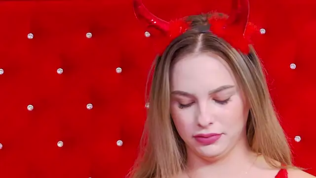 Ellsa Jean  online show from 10-30-25, 03:38