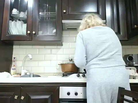 Snapshot of ButterflyBlondie chatting on 11-17-25, 02:59 ButterflyBlondie online show from 11-17-25, 02:59