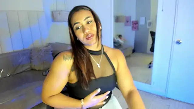 Snapshot of veronica_b07 chatting on 05-19-26, 05:42 veronica b07 online show from 05-19-26, 05:42