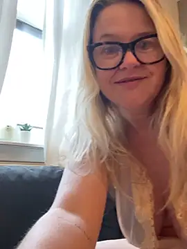 SuzieSub online show from 02-13-26, 09:20