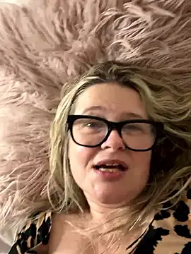 SuzieSub online show from 02-01-26, 01:26