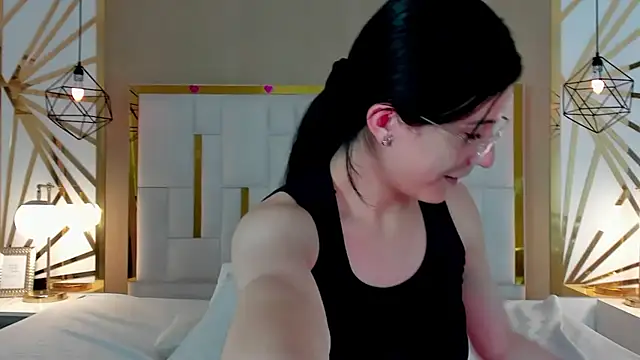 maddy jaclsonw online show from 10-20-25, 01:18