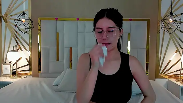 maddy jaclsonw online show from 10-19-25, 01:14