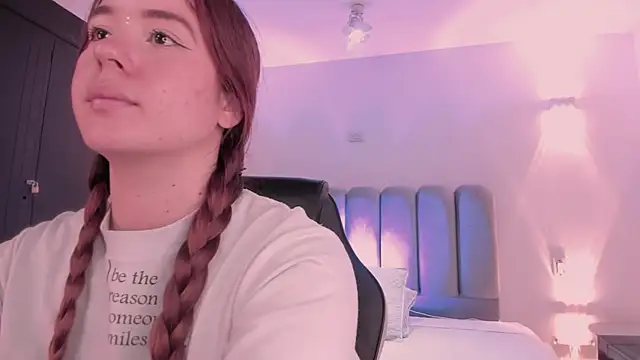 Snapshot of AlliceLover chatting on 12-22-25, 11:54 AlliceLover online show from 12-22-25, 11:54