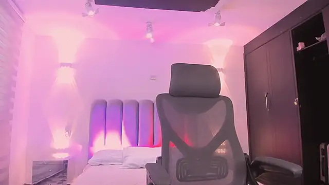 Snapshot of AlliceLover chatting on 11-21-25, 12:04 AlliceLover online show from 11-21-25, 12:04