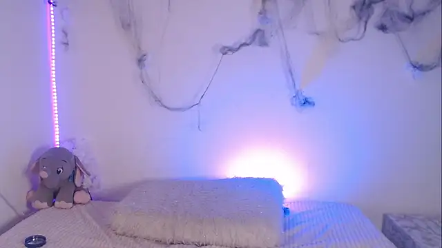 Lia  1 online show from 10-22-25, 09:35