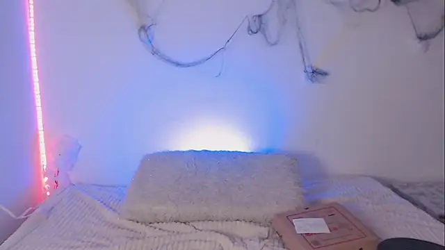 Snapshot of Lia__1 chatting on 10-18-25, 08:44 Lia 1 online show from 10-18-25, 08:44