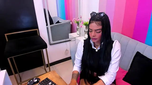 EmmaEbony  online show from 10-04-25, 10:17