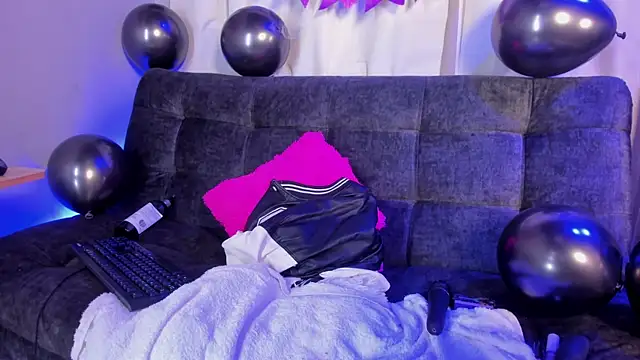 Snapshot of Billie_Eilish chatting on 10-02-25, 06:28 Billie Eilish online show from 10-02-25, 06:28