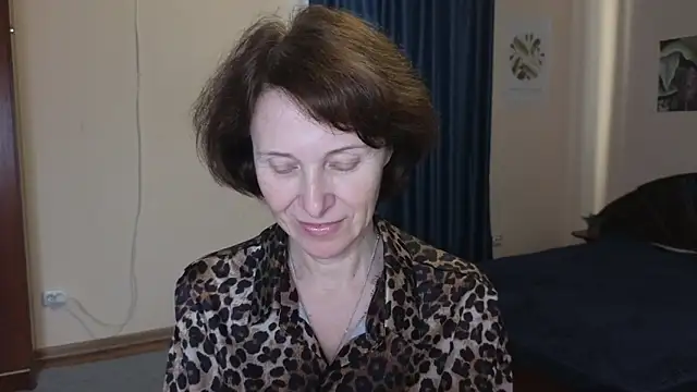 Lia Tito online show from 11-15-25, 05:44