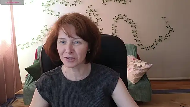 Snapshot of Lia_Tito chatting on 06-10-26, 06:25 Lia Tito online show from 06-10-26, 06:25