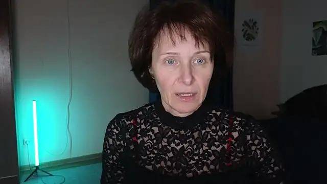 Lia Tito online show from 10-28-25, 03:22