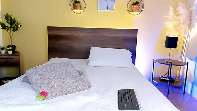 CamilleGrace online show from 09-25-25, 12:44