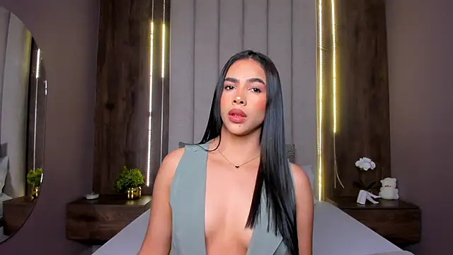 Snapshot of LucySalvatore_ chatting on 09-20-25, 02:00 LucySalvatore online show from 09-20-25, 02:00
