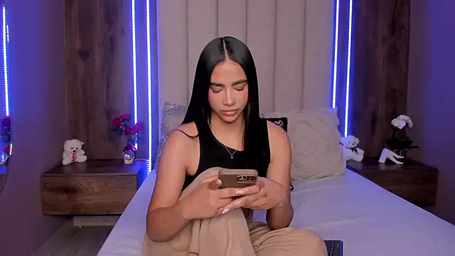 LucySalvatore  online show from 03-28-26, 09:49