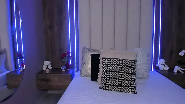 LucySalvatore  online show from 03-11-26, 04:01