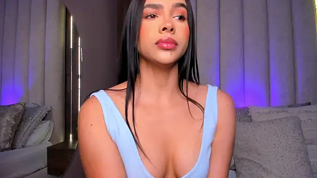Snapshot of LucySalvatore_ chatting on 10-01-25, 02:32 LucySalvatore online show from 10-01-25, 02:32