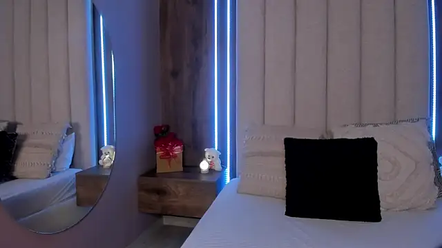 LucySalvatore  online show from 04-10-26, 02:51