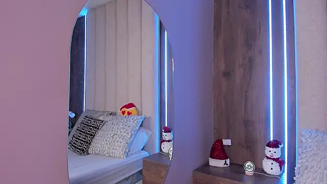 LucySalvatore  online show from 12-16-25, 06:45