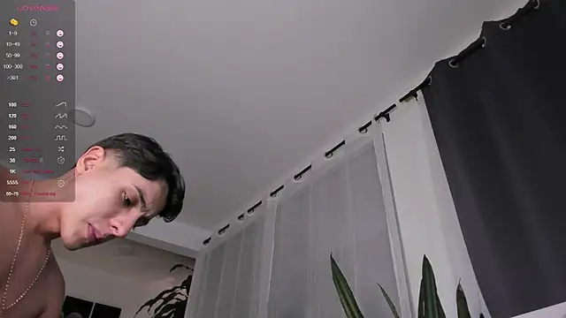 Snapshot of Hotay_andrew chatting on 10-02-25, 01:09 Hotay andrew online show from 10-02-25, 01:09