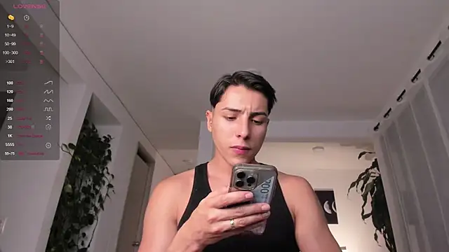 Snapshot of Hotay_andrew chatting on 09-14-25, 03:51 Hotay andrew online show from 09-14-25, 03:51