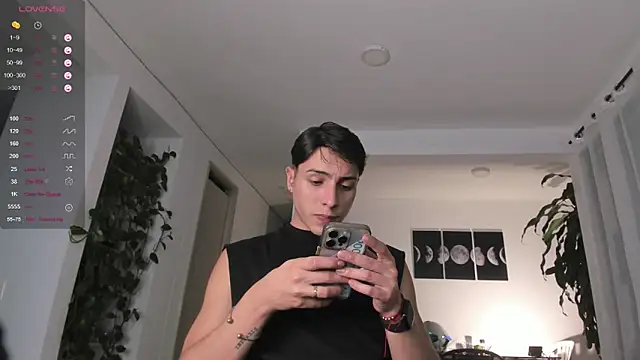 Snapshot of Hotay_andrew chatting on 09-27-25, 12:28 Hotay andrew online show from 09-27-25, 12:28