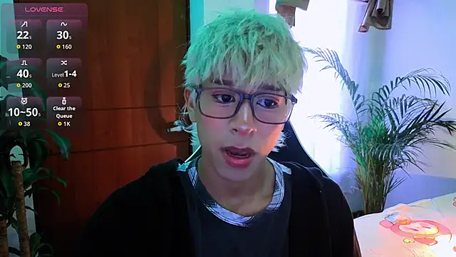 Snapshot of taichi_bluy chatting on 10-20-25, 11:22 taichi bluy online show from 10-20-25, 11:22