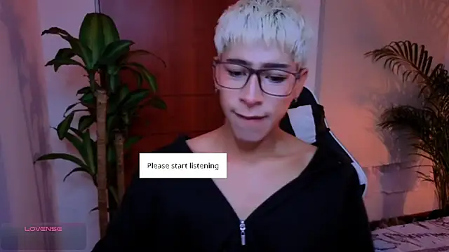 Snapshot of taichi_bluy chatting on 09-28-25, 06:31 taichi bluy online show from 09-28-25, 06:31