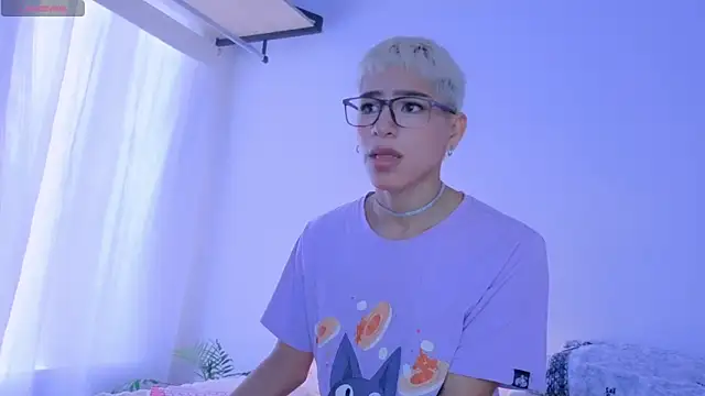 Snapshot of taichi_bluy chatting on 09-18-25, 08:01 taichi bluy online show from 09-18-25, 08:01