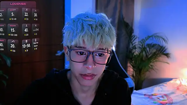 Snapshot of taichi_bluy chatting on 10-21-25, 07:19 taichi bluy online show from 10-21-25, 07:19