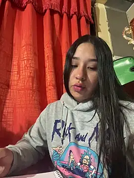 Snapshot of BELLAALEJA chatting on 04-29-26, 12:48 BELLAALEJA online show from 04-29-26, 12:48