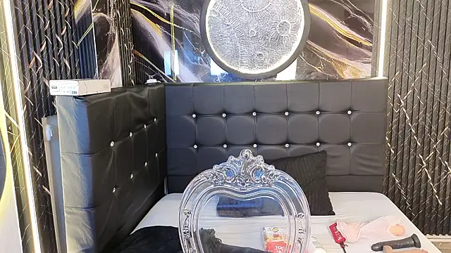 Witch Scarlet online show from 03-27-26, 11:49